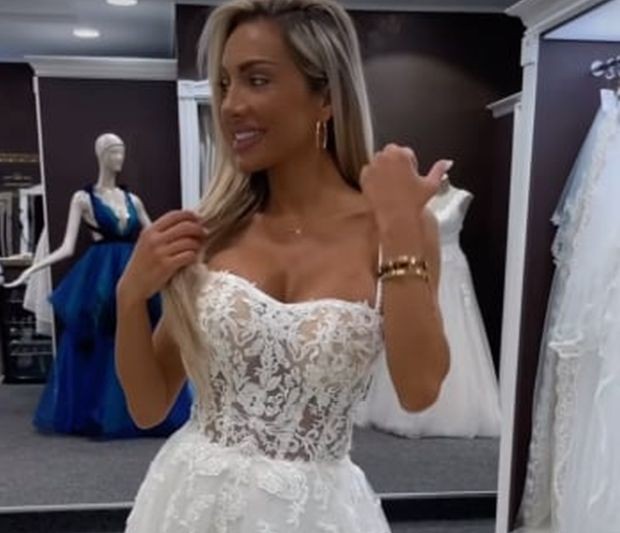 Плеймейтката Златка Райкова вече избра булчинска рокля Стяга ли сватба Райкова Според