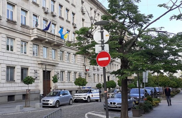След демонстративното сваляне на украинското знаме от фасадата на Столична