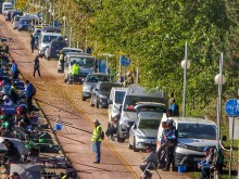Любимото място за разходка на пловдивчани е окупирано от въдици, оборудване и автомобили