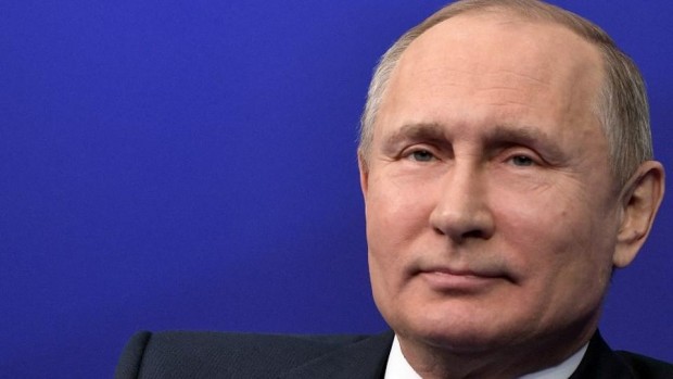 Президентът на Русия Владимир Путин, на фона на текущата война,