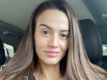 Дениз Хайрула от "Ергенът" се пусна без грим, коментарите - противоречиви