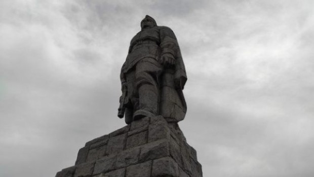 Паметниците на руски войници в България са правени от български