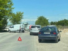 Катастрофа затрудни движението към Марково
