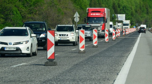Забавени ремонти затапват трафика по магистрала Хемус през лятото и