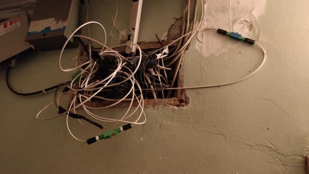 Необезопасено табло за кабелна телевизия интернет доставчици и телефон е