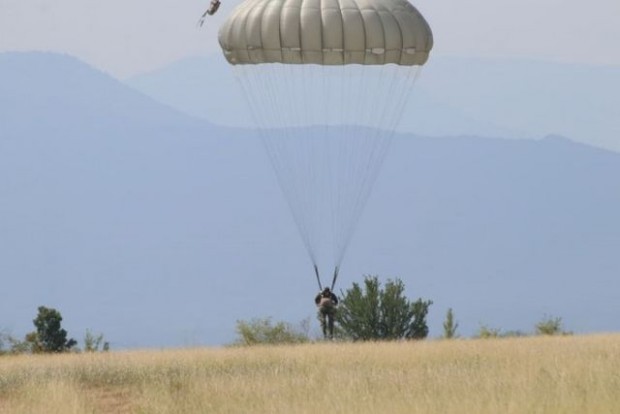 Двама военни са пострадали край Пловдив, научи Plovdiv24.bg. Хеликоптер е