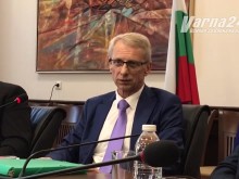 Министър Денков: Искаме разсъждения на матурите вместо зазубрени текстове!