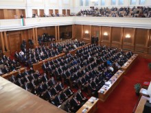 Вижте какви заплати взимат депутатите, министрите и президентът