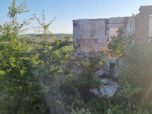 Стена в изоставена сграда се срути и затрупа 10-годишно дете