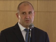 Румен Радев: Изтребителите МиГ-29 могат да летят най-много още година