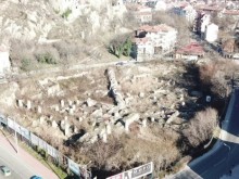 Пропуквания на две тепета застрашават къщи