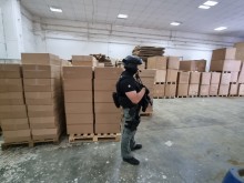 Задържан е предполагаемият организатор на незаконната дейност в разбитата фабрика за нелегални цигари