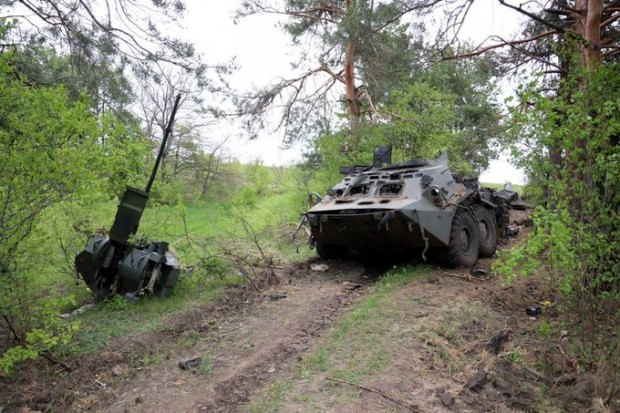 Украинските войски които отбраняват Харков са достигнали руската граница съобщиха