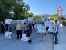 Стоп на кариерите в Белащица! Жители от близките села излязоха на протест