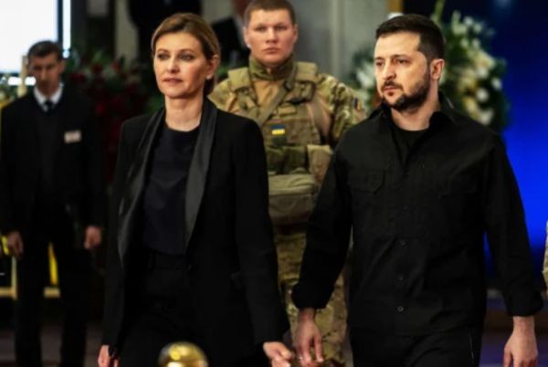 Президентът на Украйна Володимир Зеленски и съпругата му Олена си