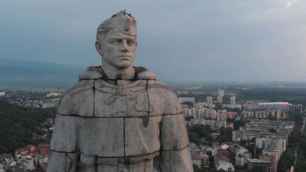 Паметникът на съветските войници Альоша в Пловдив се грижи за