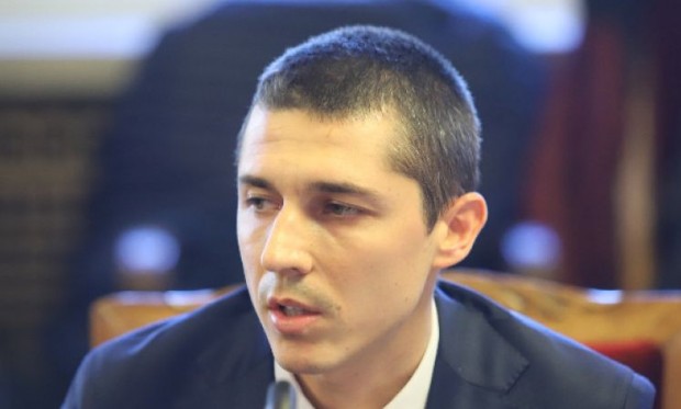 Опозицията поиска официално оставката на заместник-председател на НС