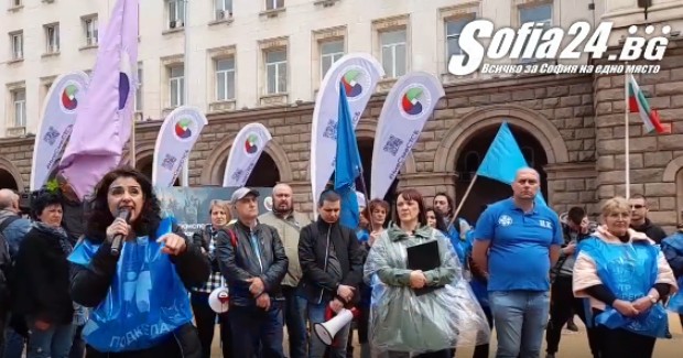 Ваня Григорова: Зад затворената врата стои улицата, готови сме за стачка!