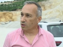 Бай Ганьо дерибейства от името на международния холдинг Holcim