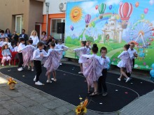 ДГ "Космонавт" празнува 50 години с много песни и танци