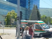 Няма сериозно пострадали хора след катастрофата с линейка на ВМА