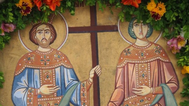 Православната църква почита днес светите равноапостоли Константин и Елена. Църковният