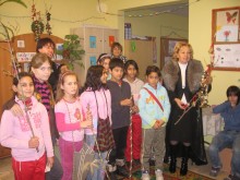 Деца без родители ще пишат за любовта