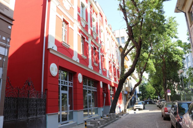 Още една стогодишна сграда в центъра на Пловдив е успешно