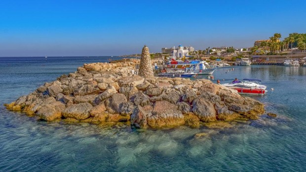 В Кипър пенсионери с ниски доходи ще могат да отидат