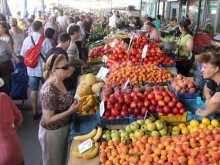Зеленчуците на едро поевтиняват, сиренето поскъпва