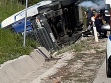Цистерна се обърна на АМ "Струма"