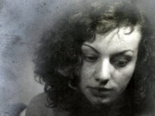Коя е Яна Язова? И защо 48 години след смъртта й ще поставят надгробна плоча, каквато до момента няма?