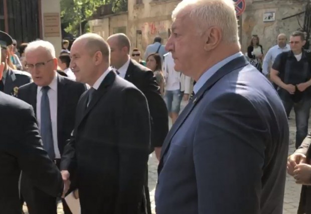 Преди минути президентът пристигна в Пловдив предаде репортер на Plovdiv24