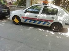 Снимка от Пловдив хит в мрежата, сложиха скоба на държавна кола