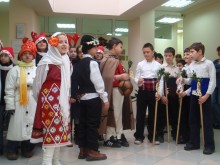 Коледарчета поздравиха кмета и администрацията на район "Южен"