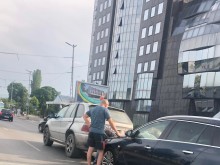 Сериозен сблъсък между два автомобила пред хотел "Марица"