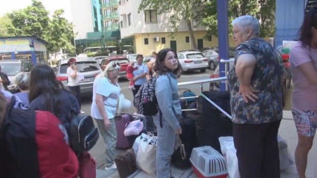 Първият влак с украински бежанци които ще бъдат преместени от