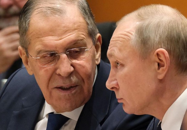 В неделя руският външен министър Сергей Лавров отрече твърденията, че президентът Владимир Путин е