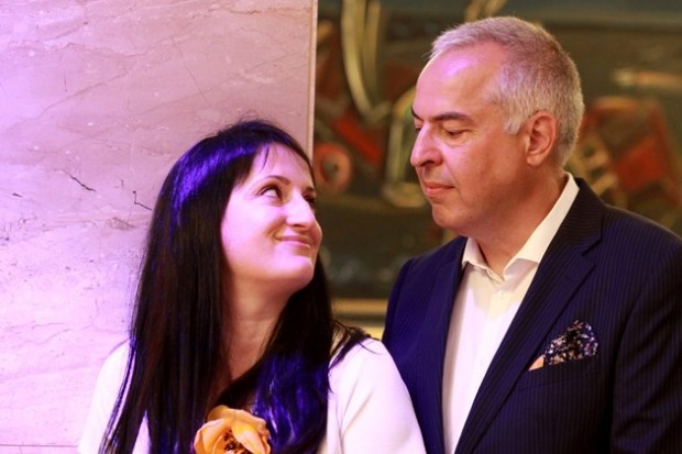 Водещият на Панорама Бойко Василев показа жена си Албена Колчакова