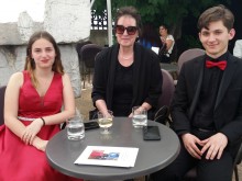 Ученици от НУМТИ "Добрин Петков" свириха на прием по случай 24 май в Загреб