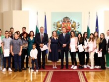 Румен Радев: Трябва да създаваме условия в България да растат здрави, волеви и сплотени млади хора
