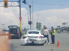 Уникален автомобил пострада при катастрофа. Коментар: Като видя тези "куфари" по пътя - изтръпвам!