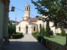 Отслужват божествена литургия в храма "Света Троица"