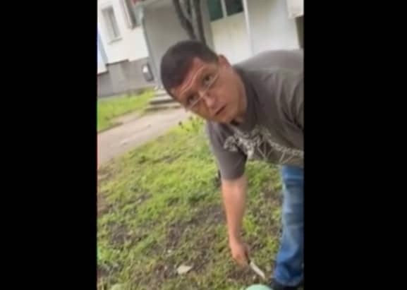 Клип в социалните мрежи показва мъж който размахва нож пред