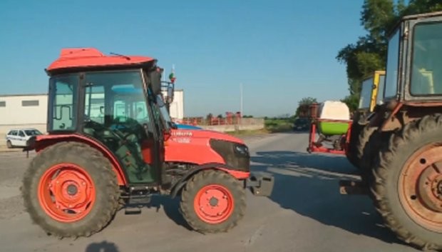 Земеделски производители от Садово блокираха международния път към Турция Недоволството на