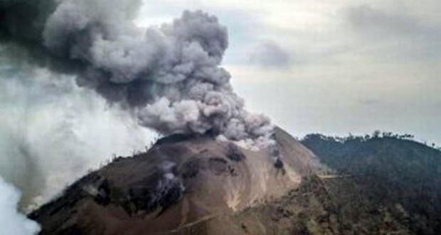 Вулканът Улавун в североизточната част на Папуа Нова Гвинея изригна