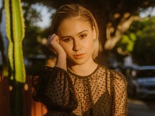 Мария Бакалова пристига в София