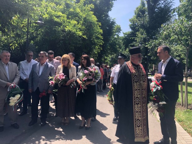 Бургас се преклони пред паметта на Христо Ботев и загиналите