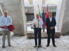 Пловдивските социалисти отдадоха почит на загиналите на мемориала Братска могила