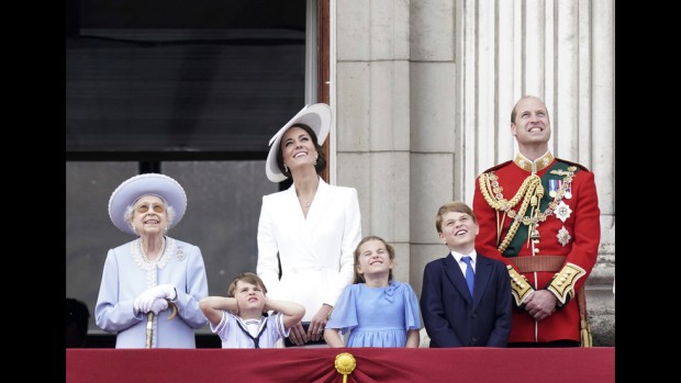 Великобритания отбелязва 70 ата годишнина от коронацията на кралица Елизабет Втора